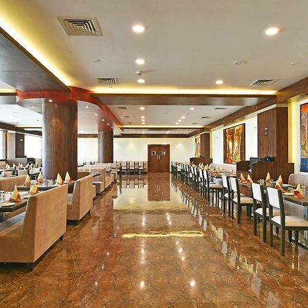 Готель Club One Manor Екстер'єр фото