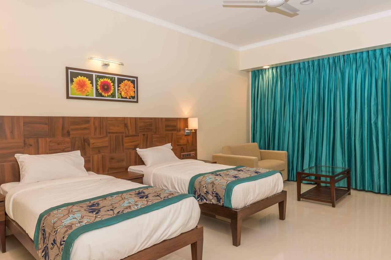 Готель Club One Manor Екстер'єр фото