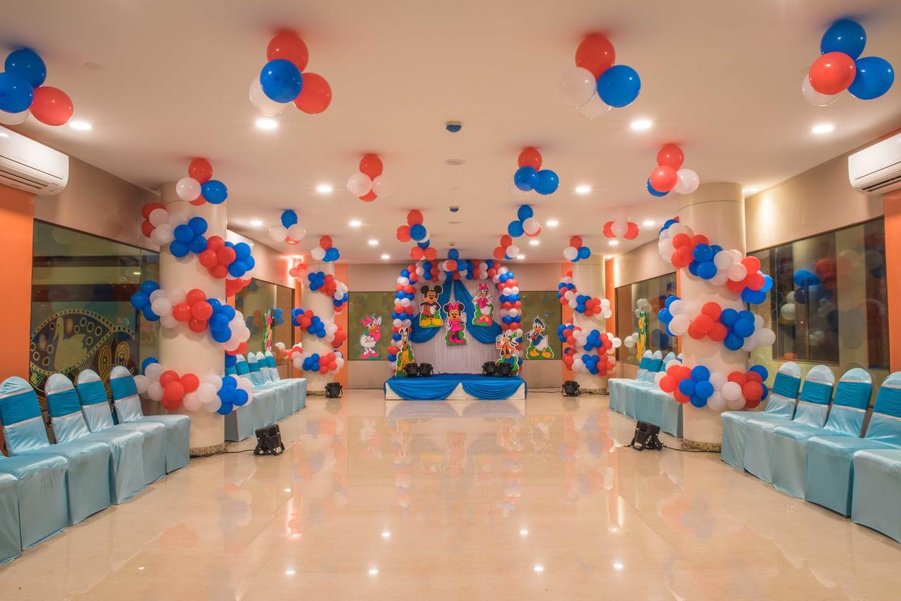 Готель Club One Manor Екстер'єр фото