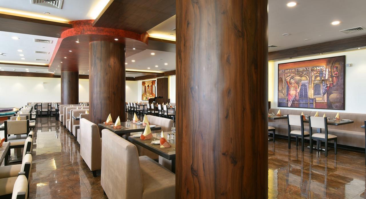 Готель Club One Manor Екстер'єр фото