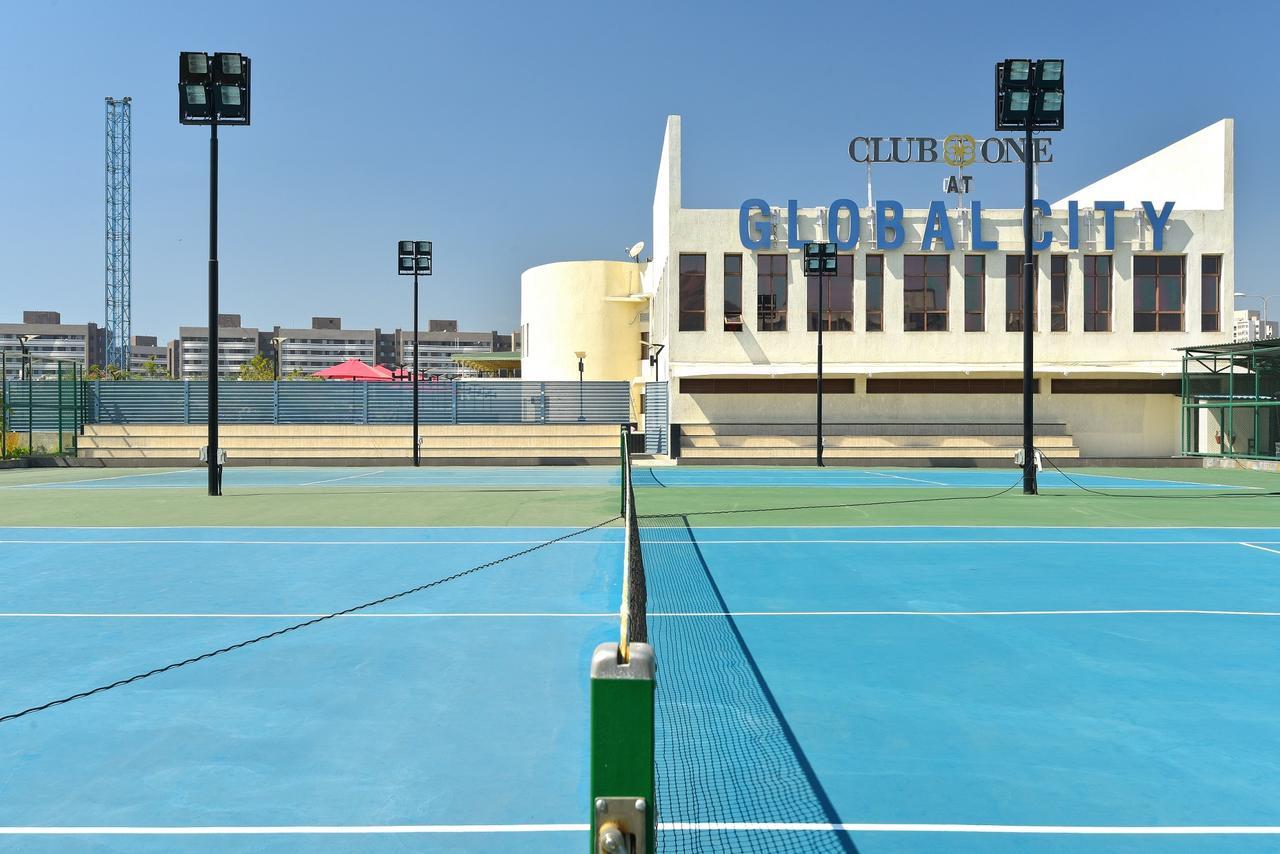 Готель Club One Manor Екстер'єр фото