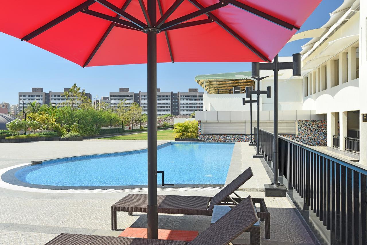 Готель Club One Manor Екстер'єр фото